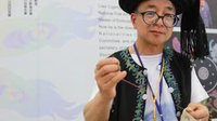 云南非遗文化传承人亮相台湾 讲解云南刺绣工艺