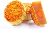 中秋节临近 食用油月饼降价促销