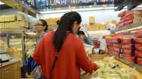 中秋未至月饼促销忙 “私人订制”款倍受市民青睐
