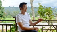 他在《三生三世》取景地放养的这群土鸡，吃草药辣椒大蒜还喝山泉水