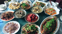 维西年夜饭：“八盘四座”