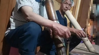 高黎贡山一一竹筒当烟袋